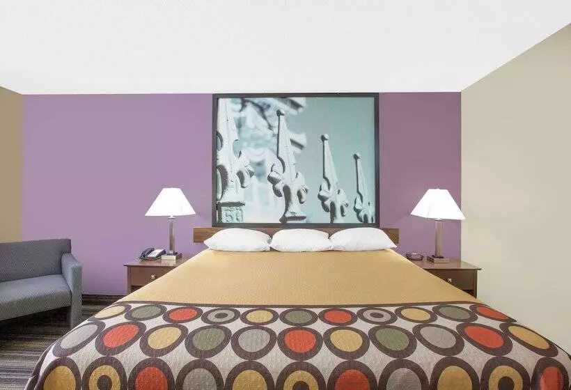 هتل Super 8 By Wyndham Natchitoches