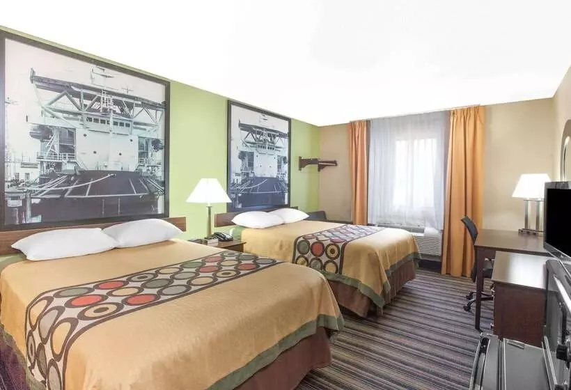 هتل Super 8 By Wyndham Natchitoches