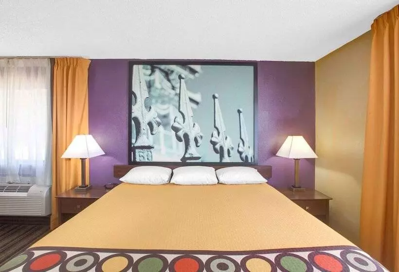 هتل Super 8 By Wyndham Natchitoches