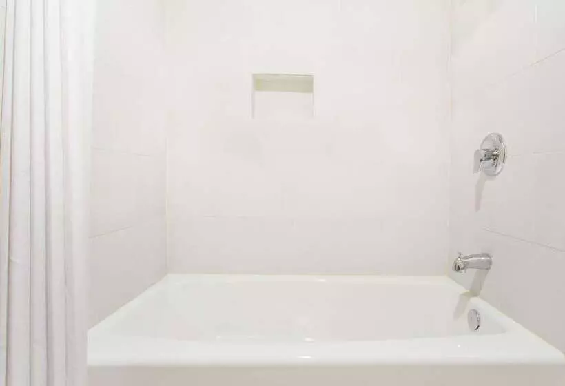 Otel Super 8 By Wyndham National City Chula Vista