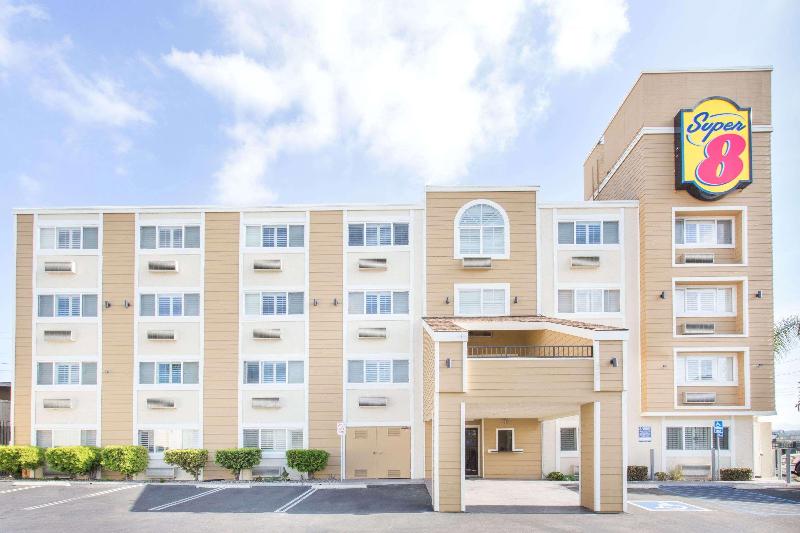 فندق Super 8 By Wyndham National City Chula Vista