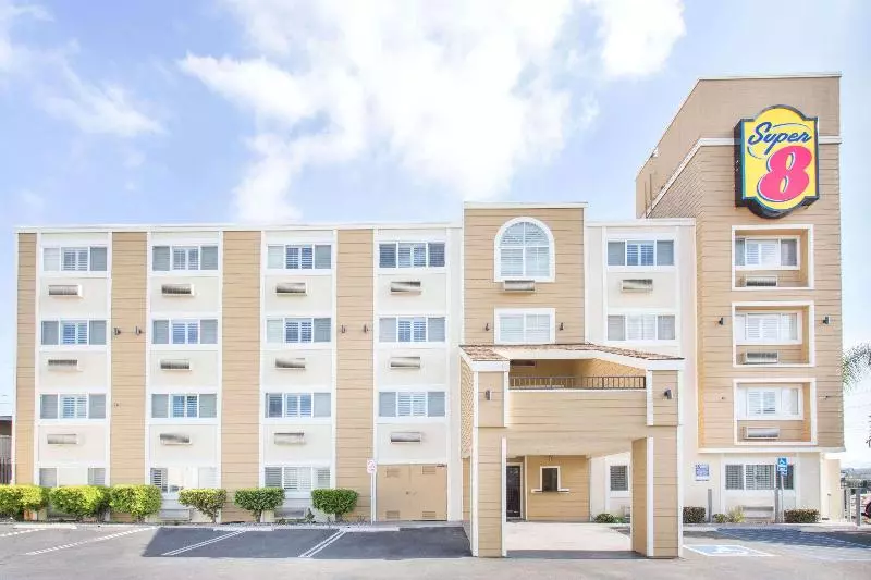 Otel Super 8 By Wyndham National City Chula Vista