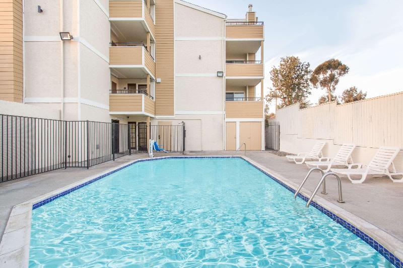 فندق Super 8 By Wyndham National City Chula Vista