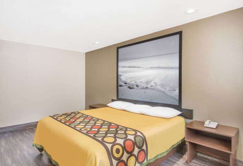 فندق Super 8 By Wyndham National City Chula Vista