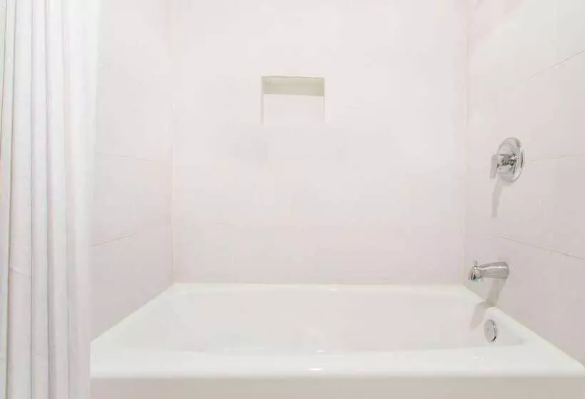 Otel Super 8 By Wyndham National City Chula Vista