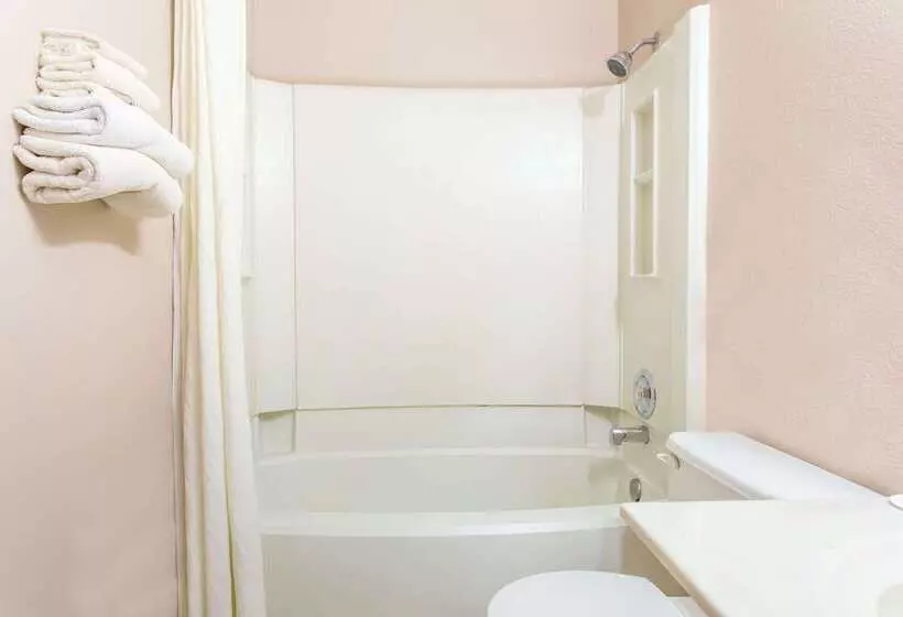 مُتل Super 8 By Wyndham Austin Mn