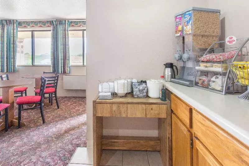 مُتل Super 8 By Wyndham Austin Mn