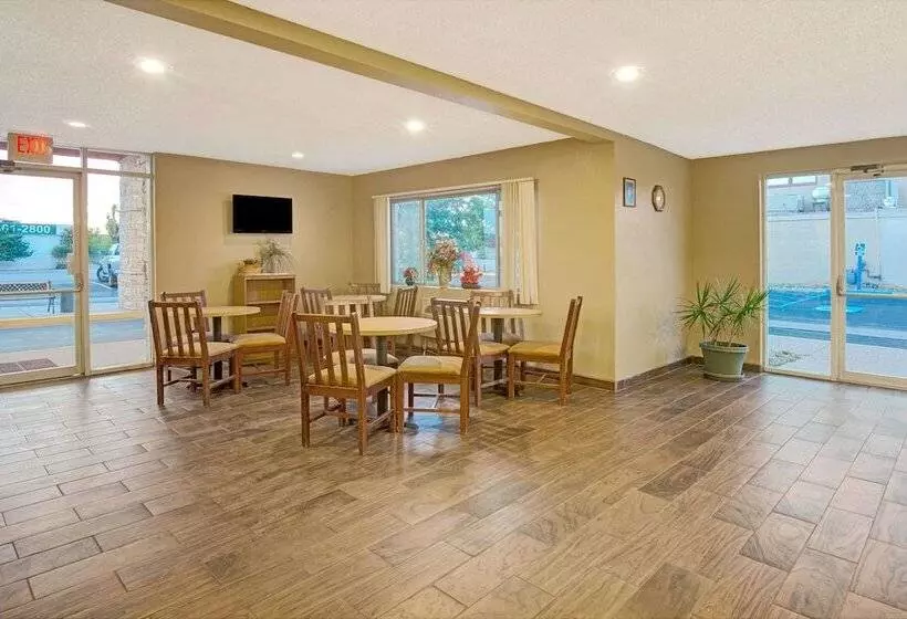 모텔 Super 8 By Wyndham Belen Nm