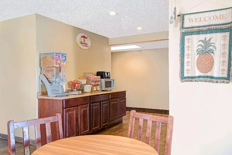 모텔 Super 8 By Wyndham Belen Nm