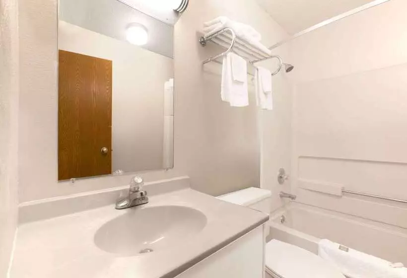 汽车旅馆  Super 8 By Wyndham Boonville