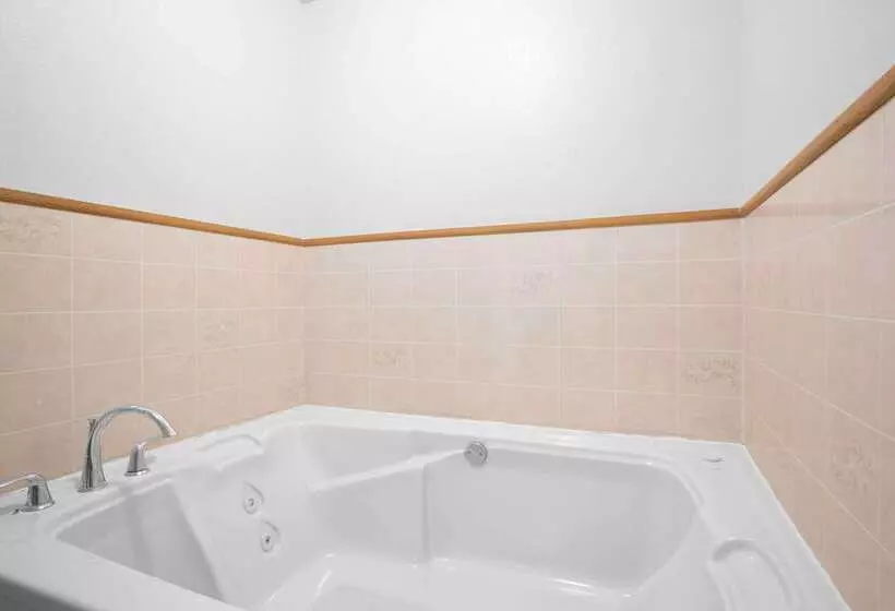 汽车旅馆  Super 8 By Wyndham Boonville