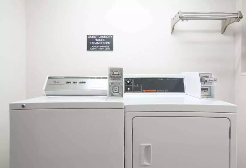 汽车旅馆  Super 8 By Wyndham Boonville