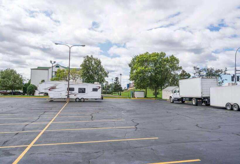 Motel Super 8 By Wyndham Brooklyn Center/mpls