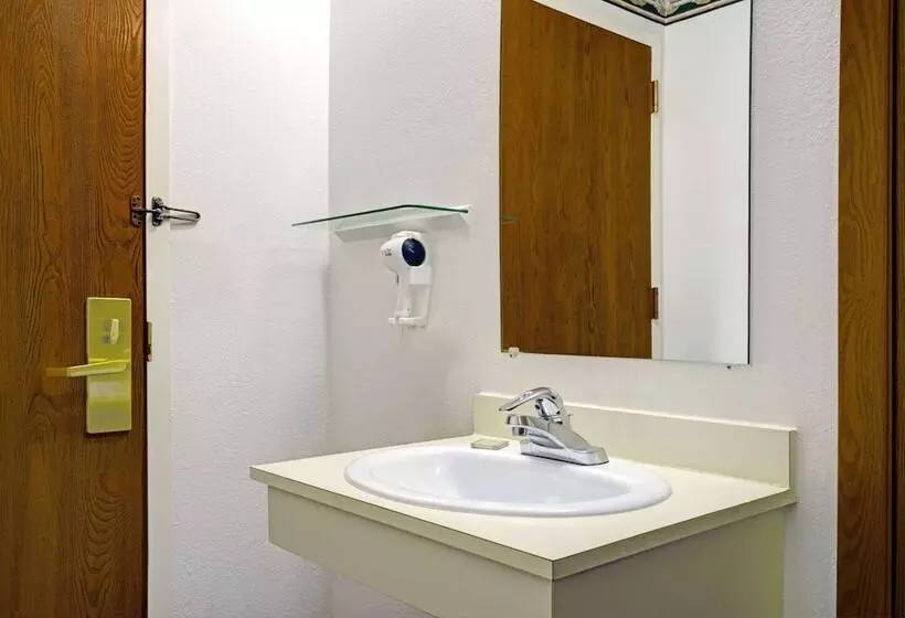 Мотель Super 8 By Wyndham Chaska