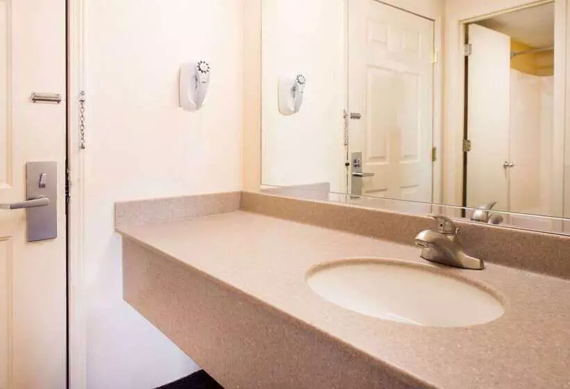 فندق على الطريق Super 8 By Wyndham Lamar