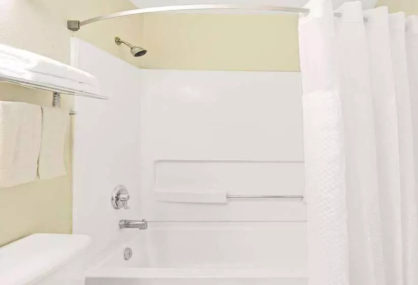 مُتل Super 8 By Wyndham Newport News/jefferson Ave