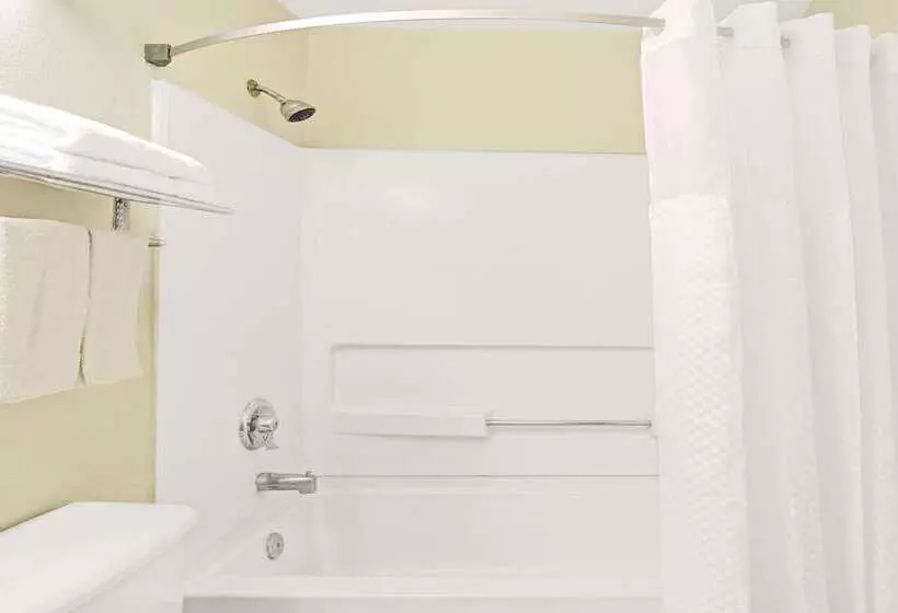 مُتل Super 8 By Wyndham Newport News/jefferson Ave