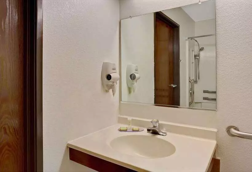 مُتل Super 8 By Wyndham Newport News/jefferson Ave