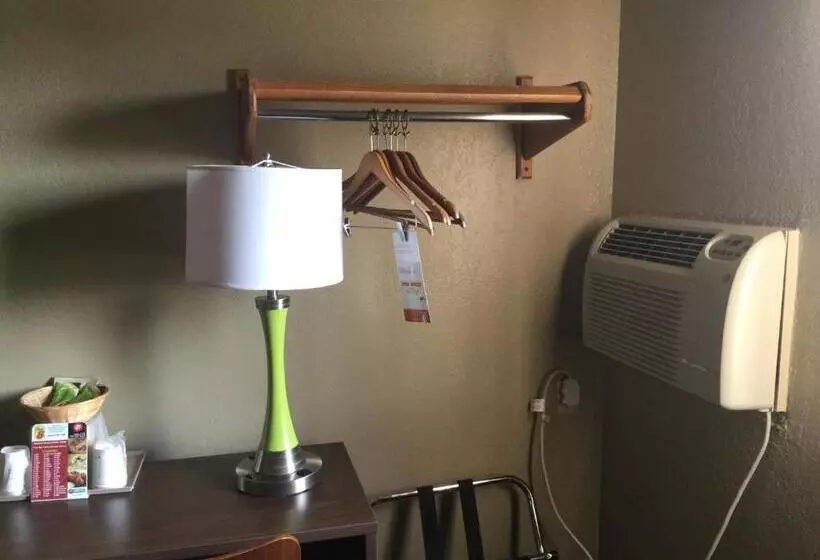 모텔 Super 8 By Wyndham Youngstown/austintown