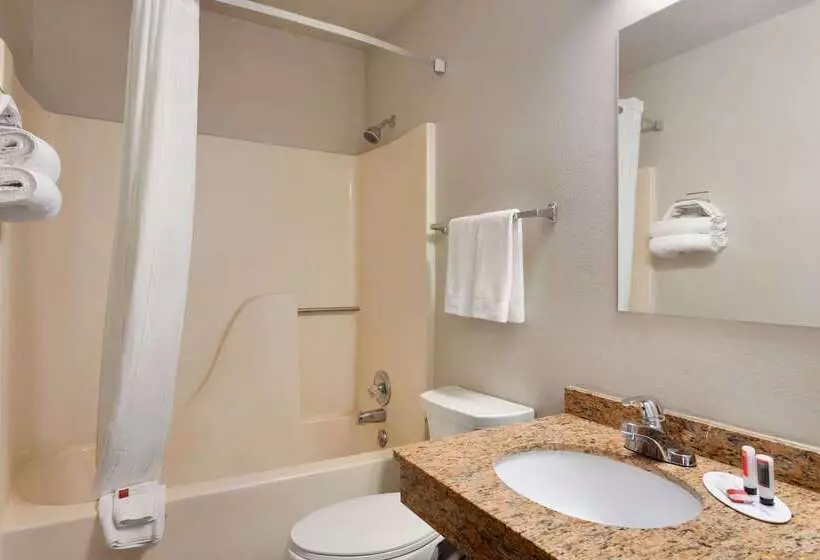 מוטל Travelodge By Wyndham Jefferson City