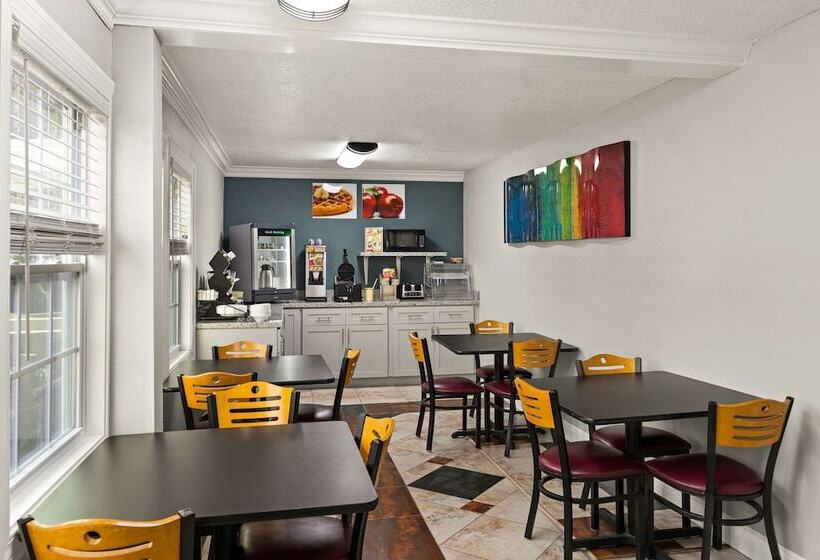 فندق على الطريق Quality Inn