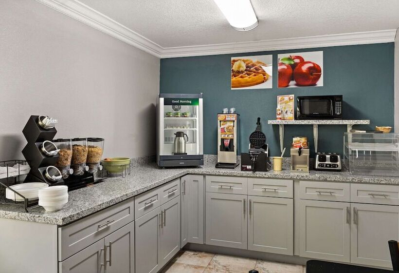 فندق على الطريق Quality Inn