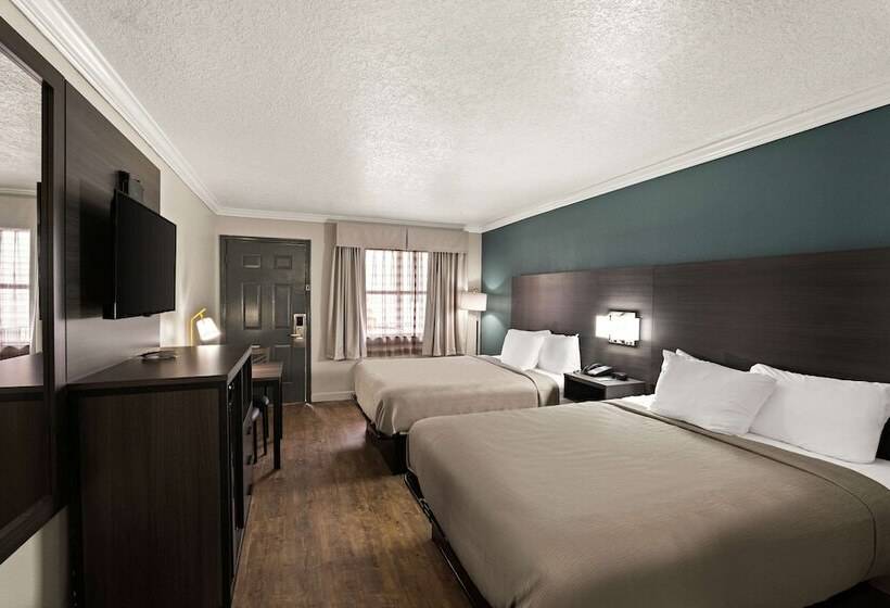 فندق على الطريق Quality Inn