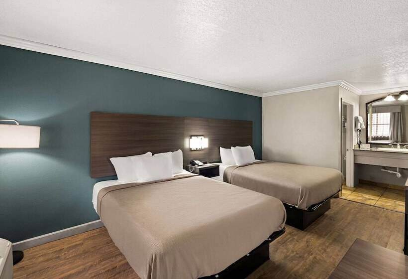 فندق على الطريق Quality Inn