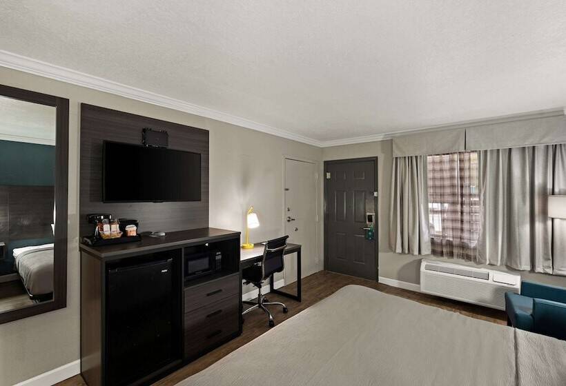 فندق على الطريق Quality Inn