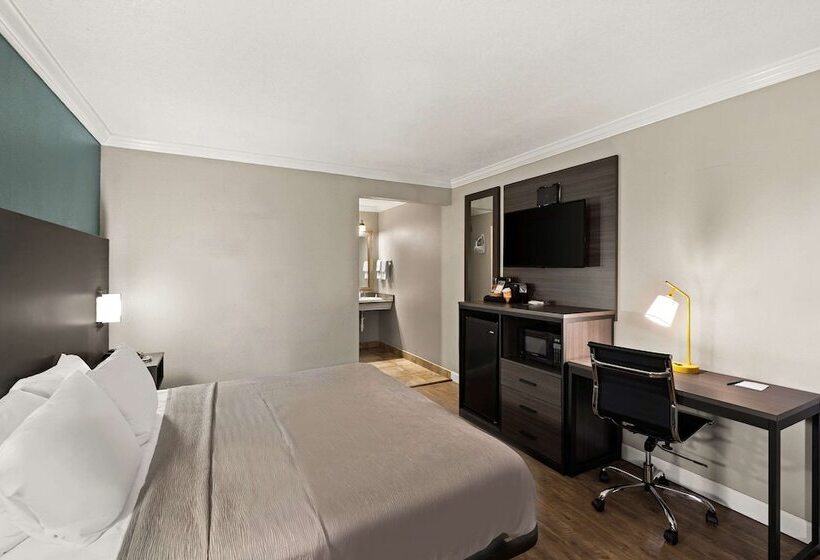 فندق على الطريق Quality Inn