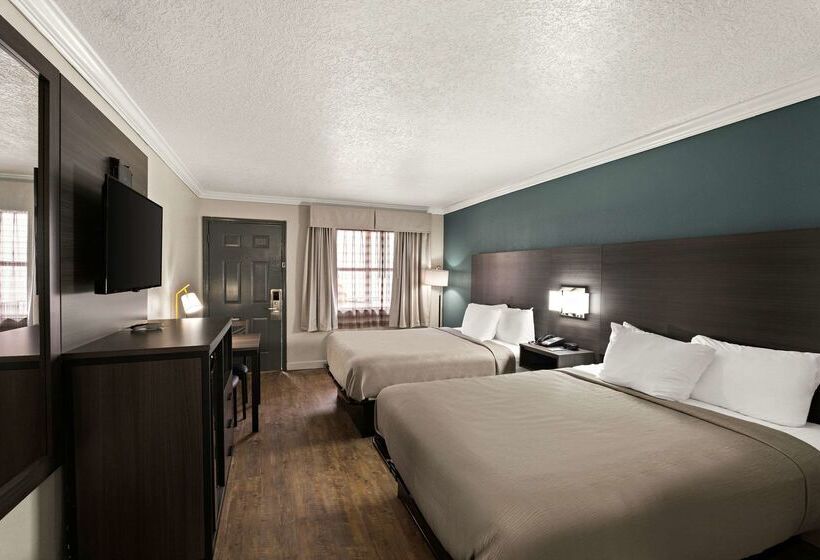 فندق على الطريق Quality Inn