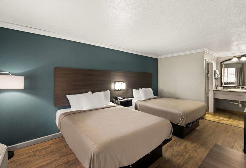 فندق على الطريق Quality Inn