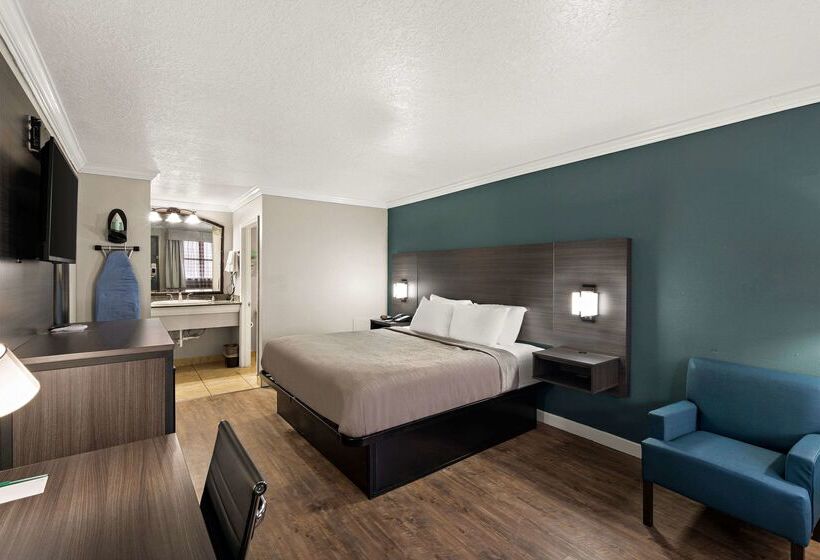 فندق على الطريق Quality Inn