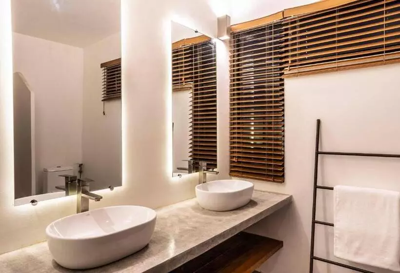 هتل Bird Of Paradise