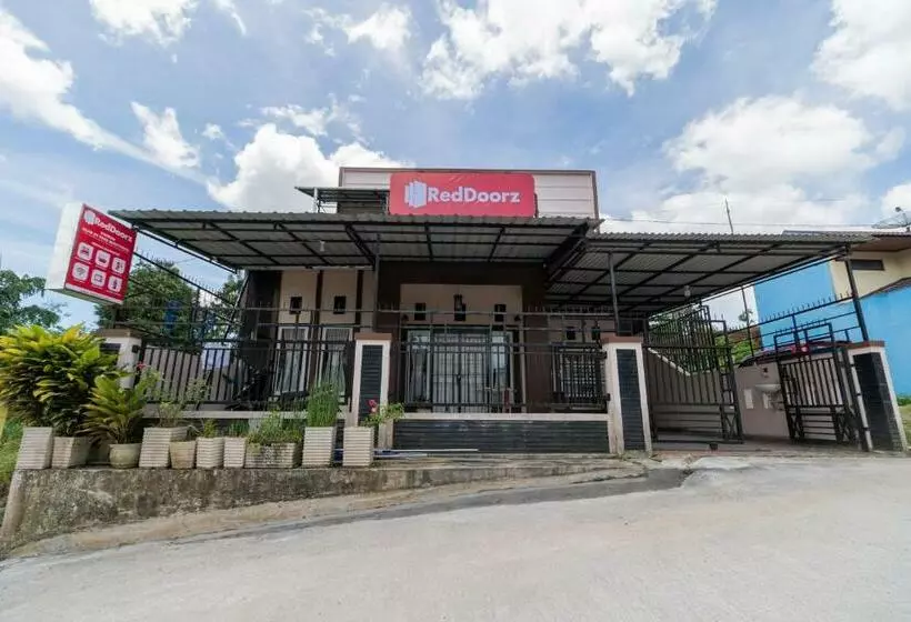 ホテル Reddoorz Syariah At D Ostha Residence