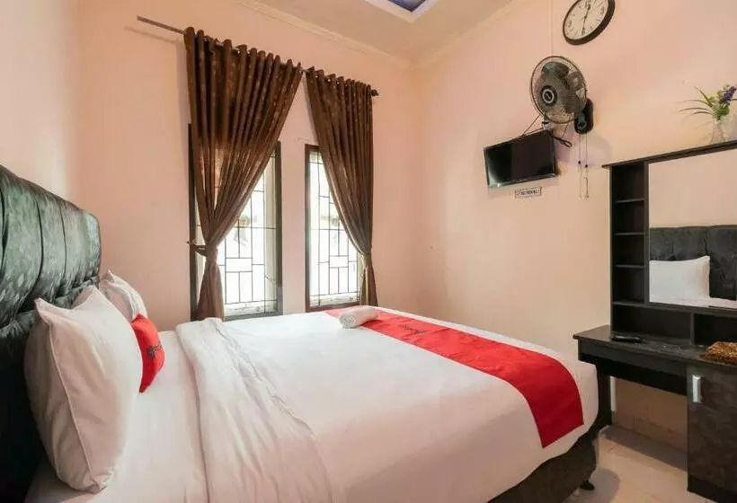 ホテル Reddoorz Syariah At D Ostha Residence