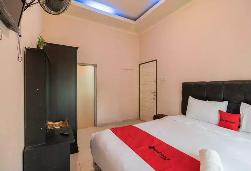ホテル Reddoorz Syariah At D Ostha Residence