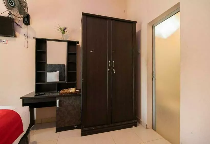 ホテル Reddoorz Syariah At D Ostha Residence