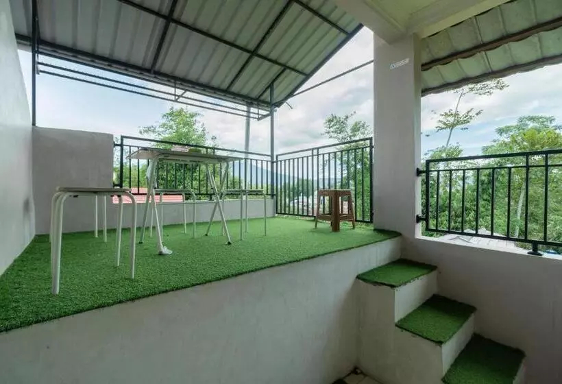 ホテル Reddoorz Syariah At D Ostha Residence