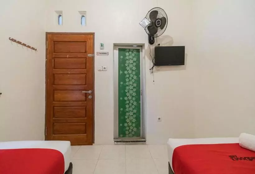 ホテル Reddoorz Syariah At D Ostha Residence