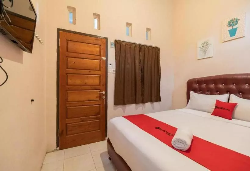 ホテル Reddoorz Syariah At D Ostha Residence