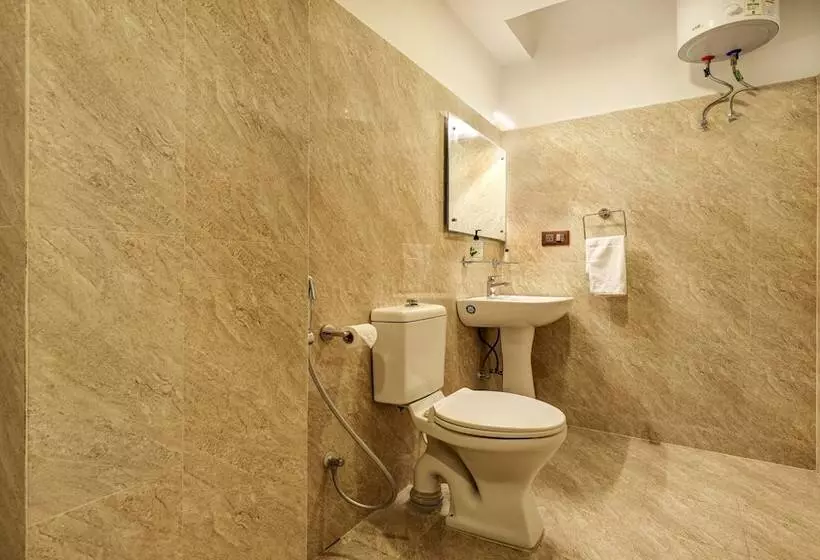 هتل Treebo Arna Residency