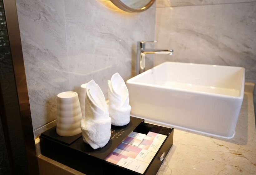 Manhatton Hotel Guangxi Univeristy