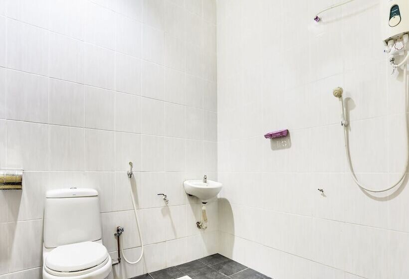 T Family Hotel By Oyo Rooms