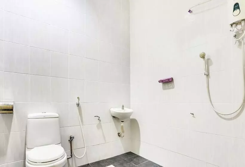 T Family Hotel By Oyo Rooms