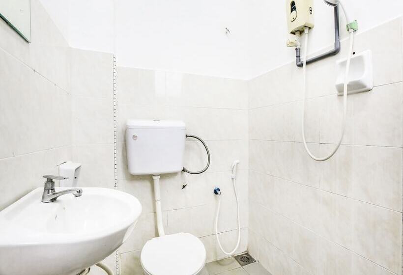 T Family Hotel By Oyo Rooms