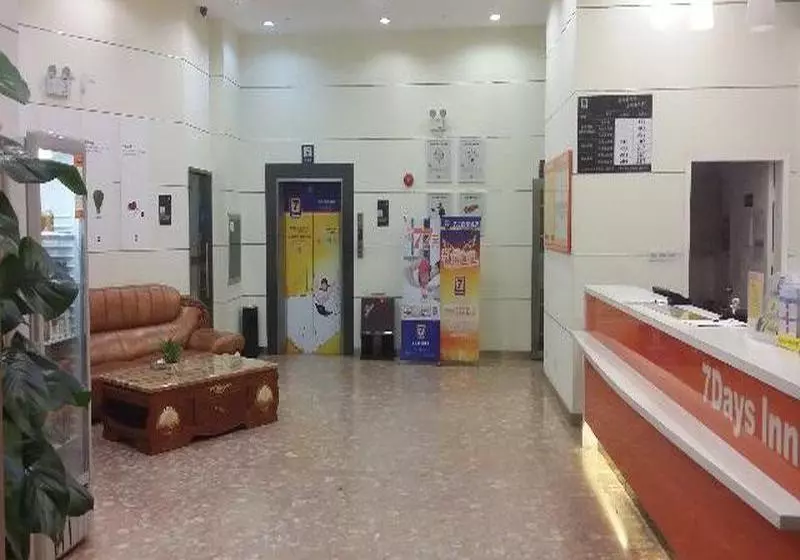 Hotelli 7 Days Inn Shenzhen North Station