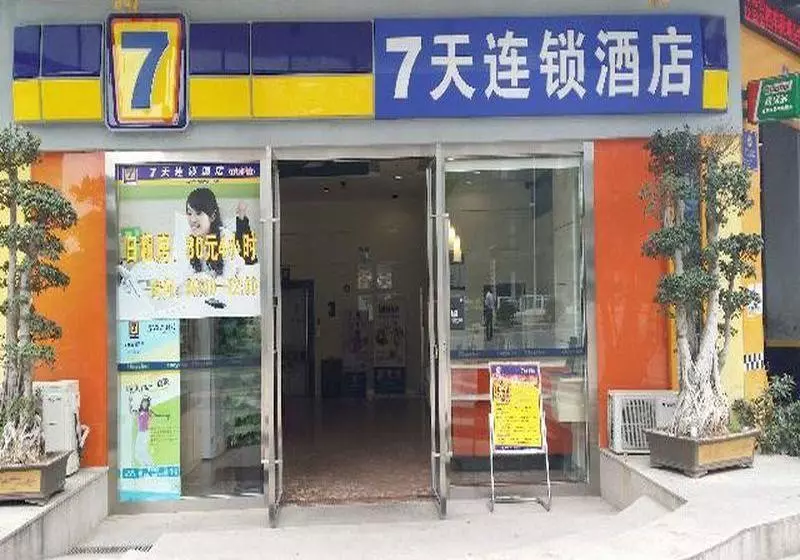 Hotelli 7 Days Inn Shenzhen North Station
