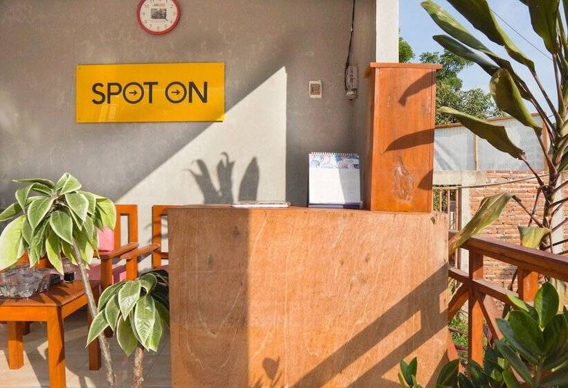 فندق صغير Spot On 1746 Putri Kuning Residence