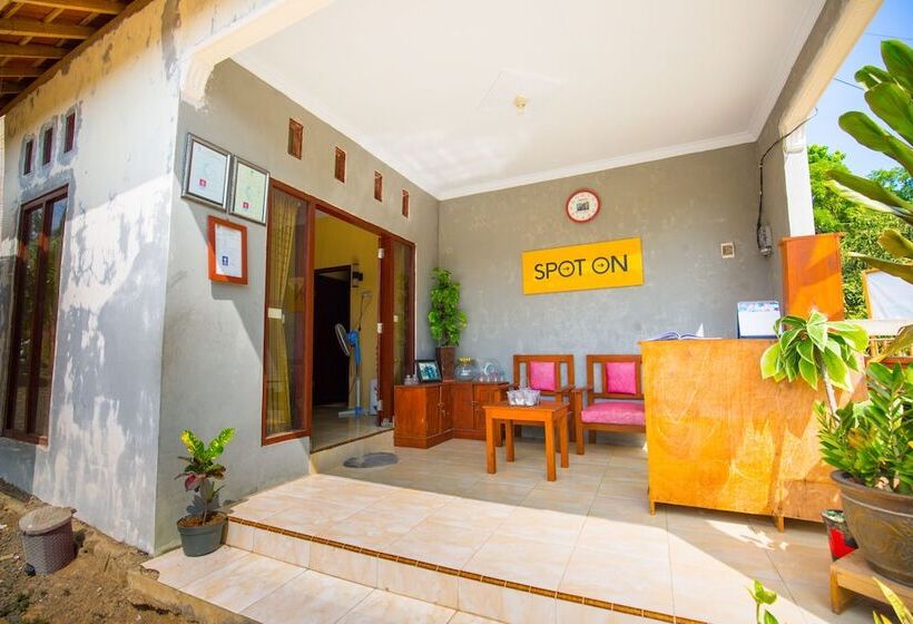 فندق صغير Spot On 1746 Putri Kuning Residence